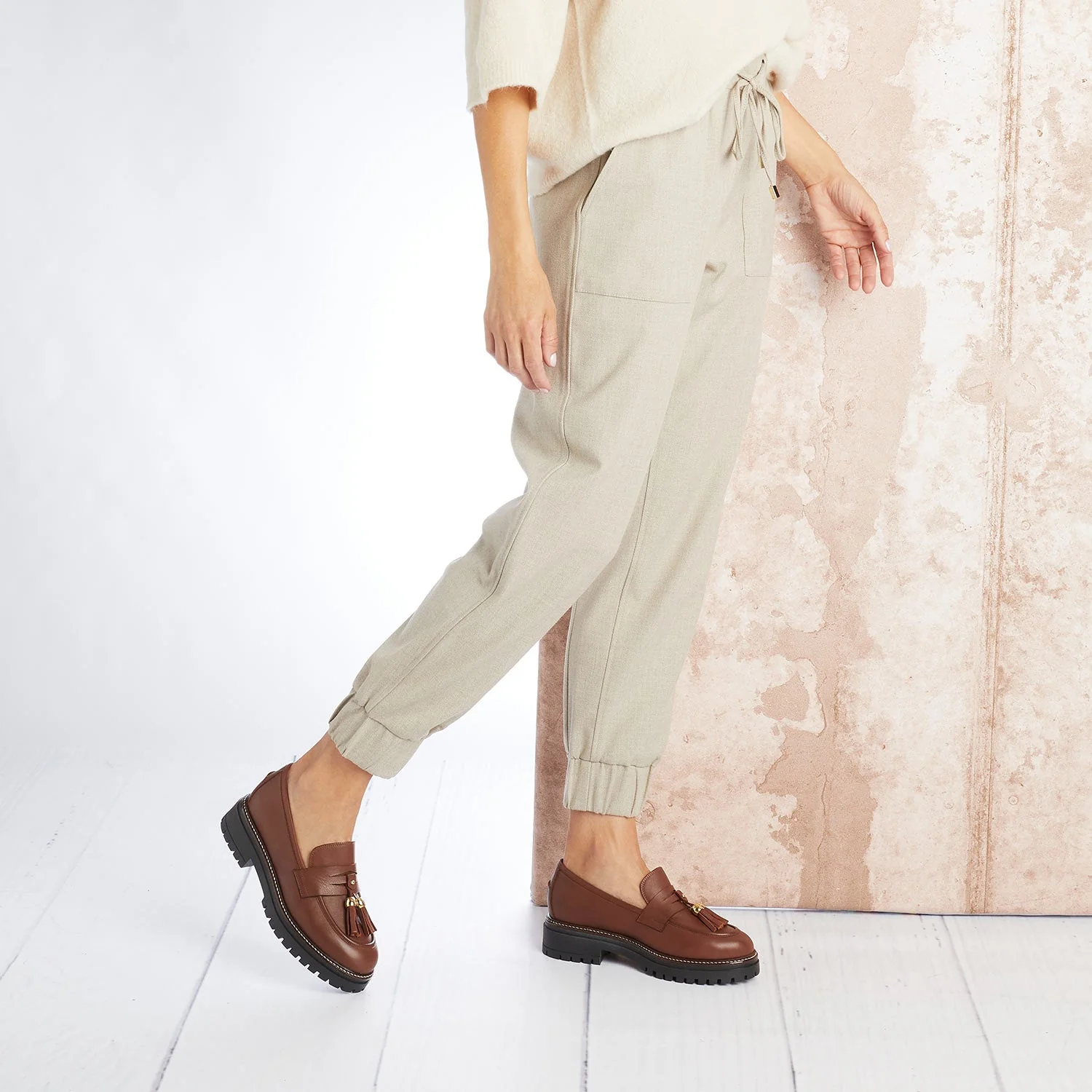 Fame: Tan Leather - Image 2