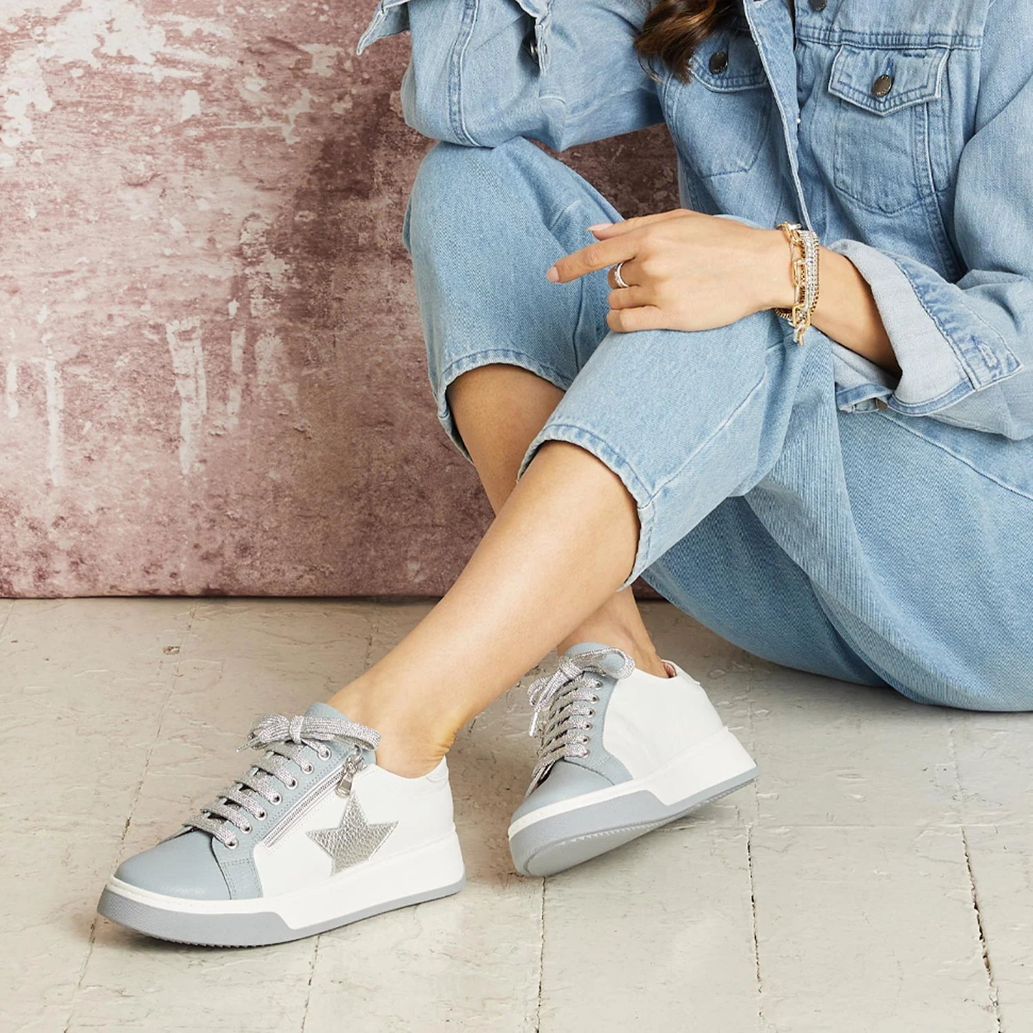Galaxy: Pale Blue & White Leather - Image 4