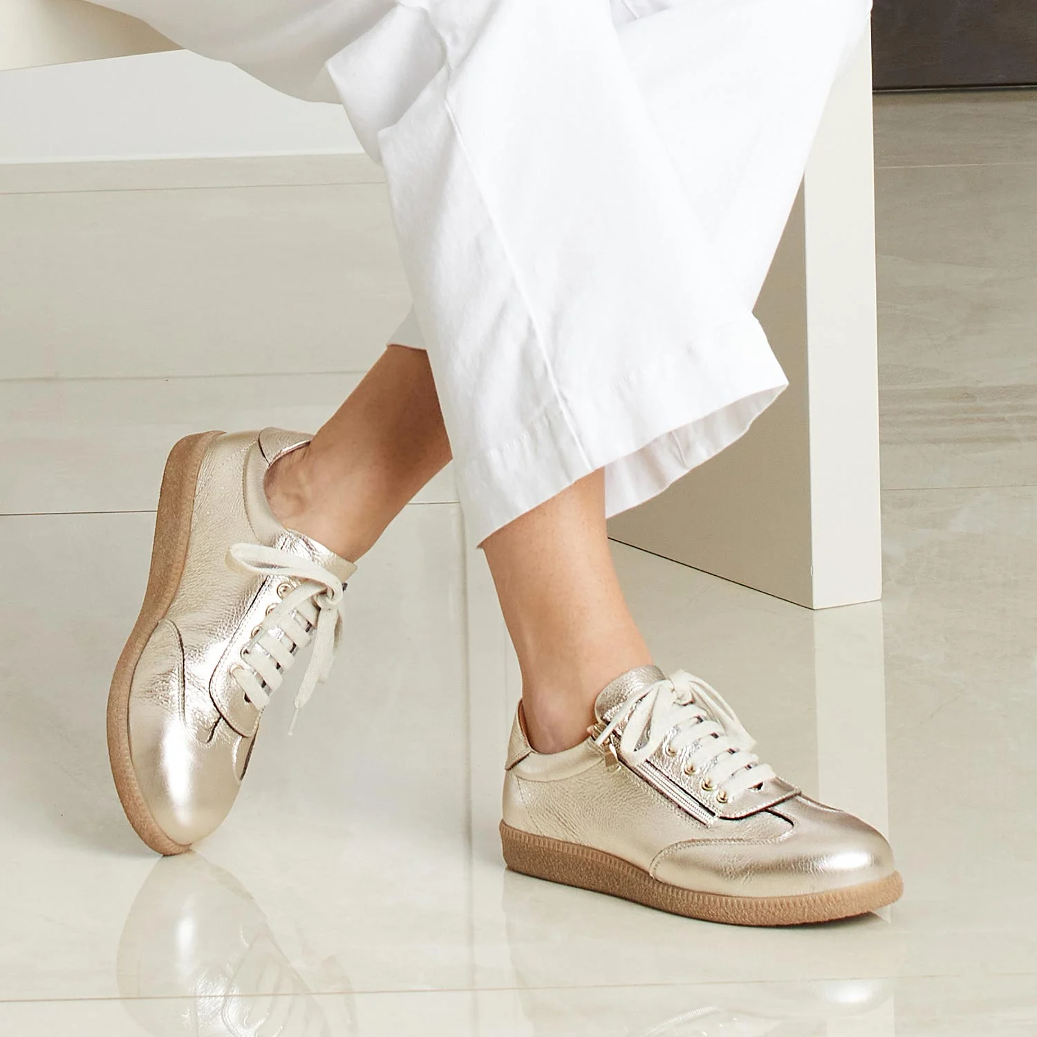 Pixie: Gold Leather - Image 2