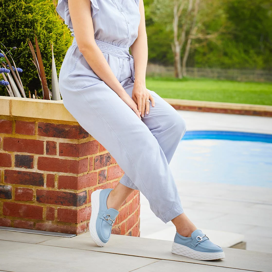 Prince: Pale Blue Leather - Image 2