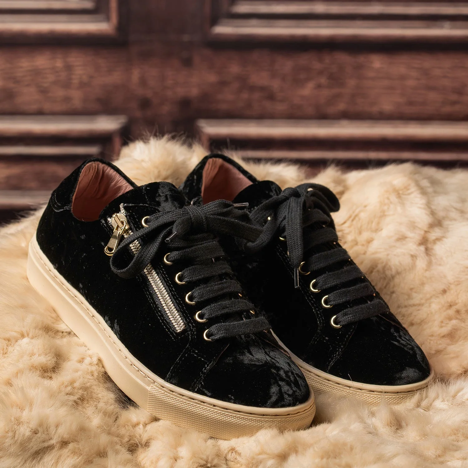Sprint: Luxe Black Velvet - Image 2