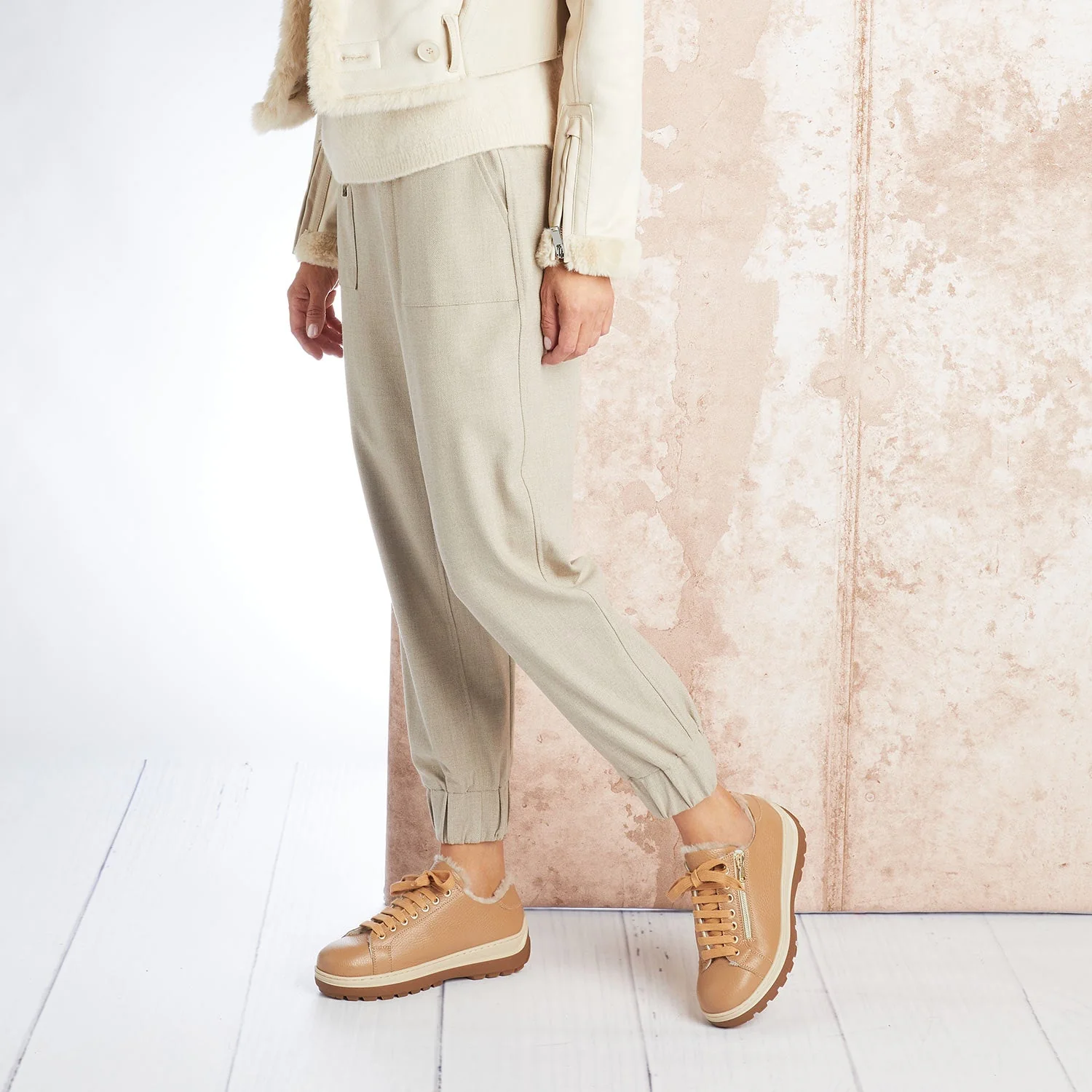 Summit: Caramel Leather & Shearling - Image 4