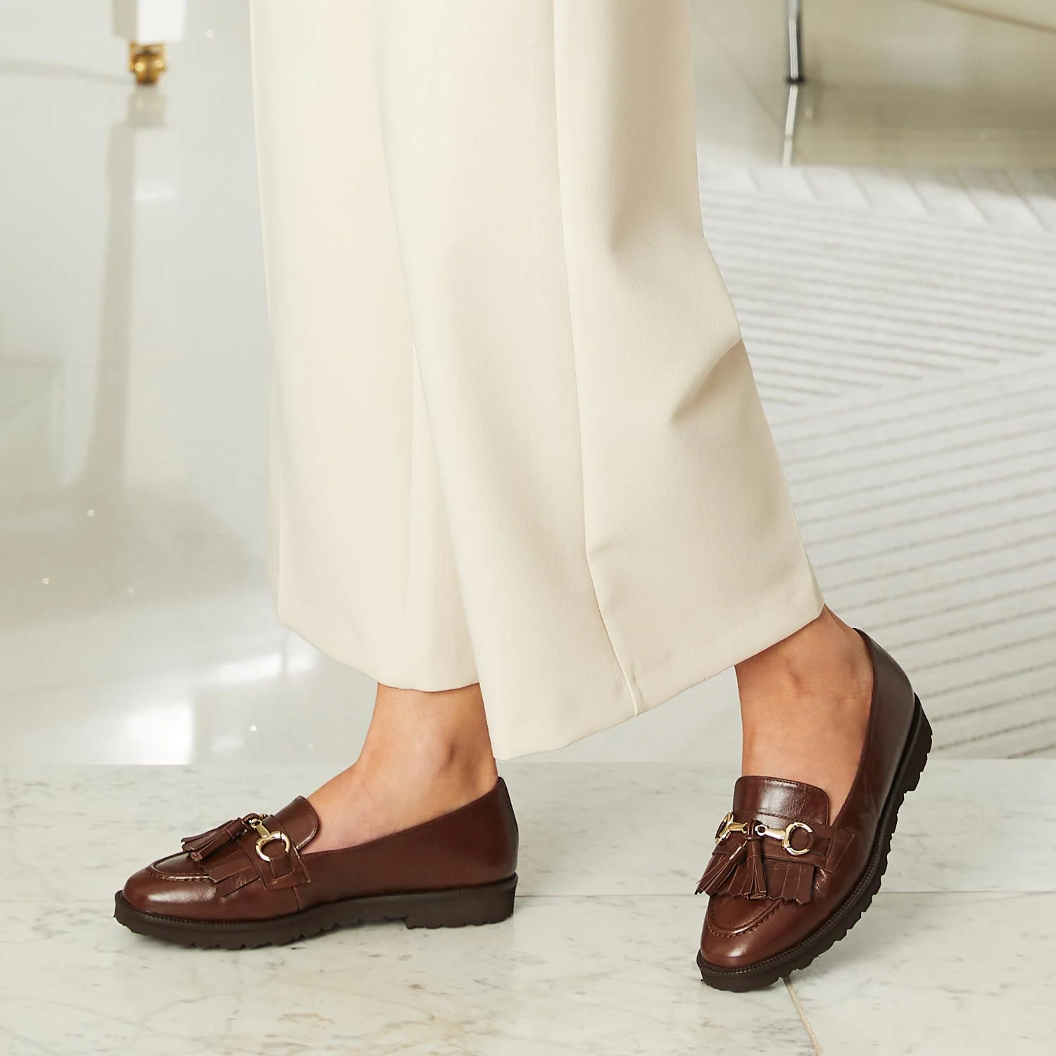 Tanner: Chestnut Leather - Image 3