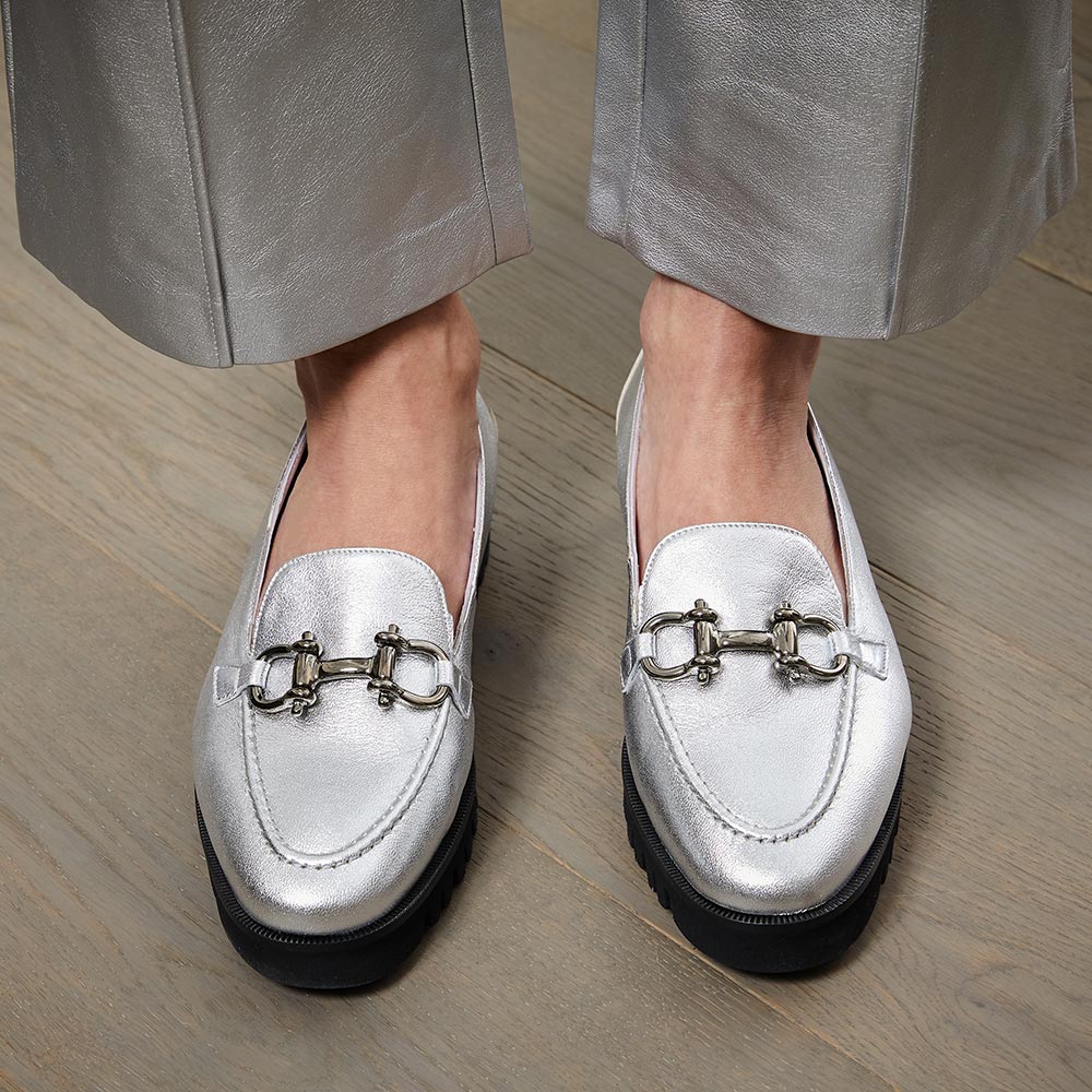 Terri: Silver Leather - Image 4