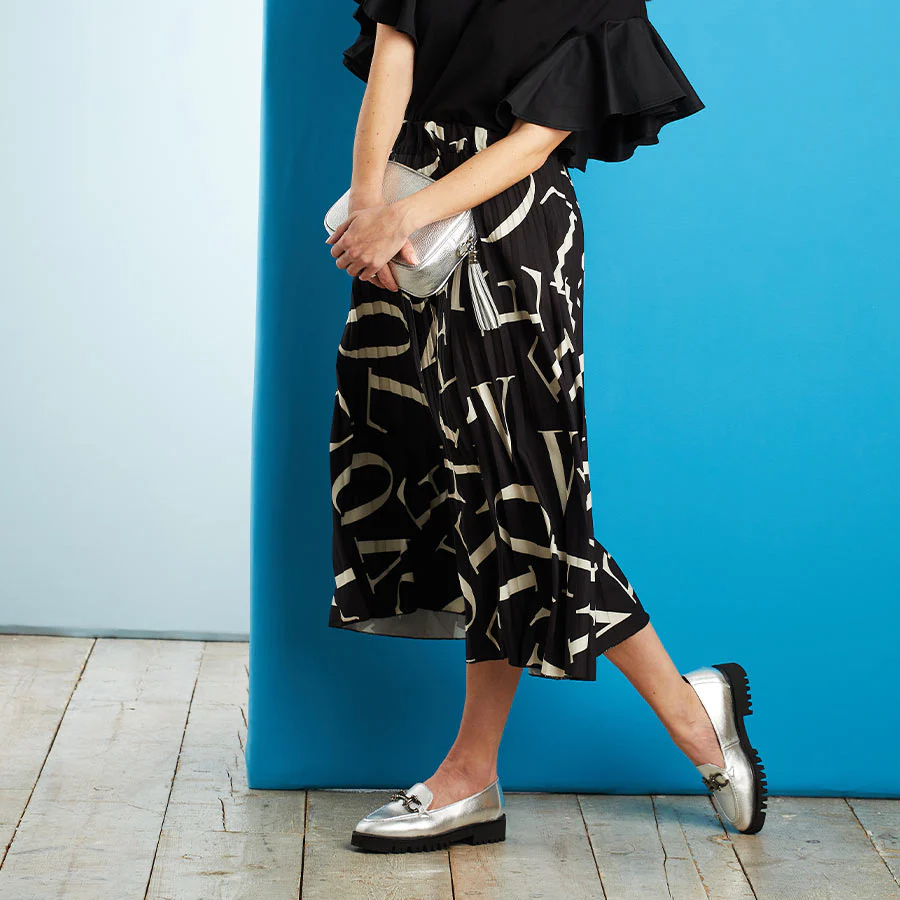 Terri: Silver Leather - Image 5