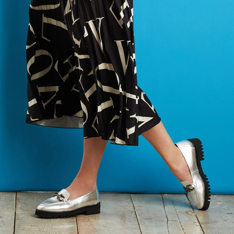 Terri: Silver Leather - Image 6