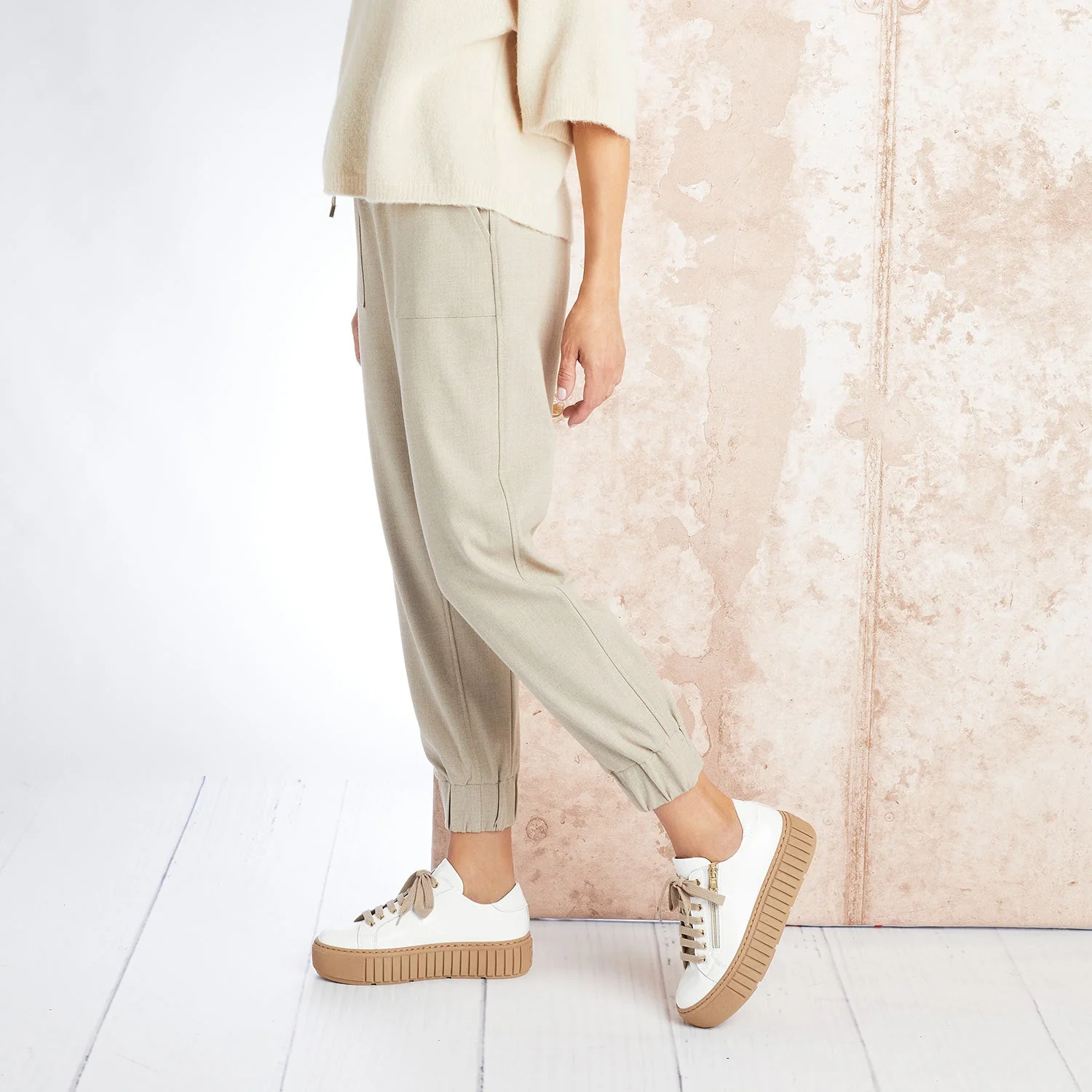 Track: White Patent Leather - Image 4