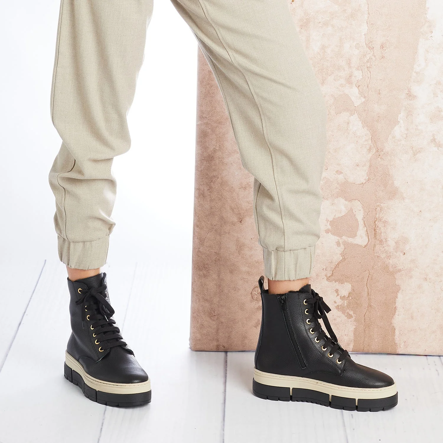 Venture: Black Leather & Shearling - Image 4