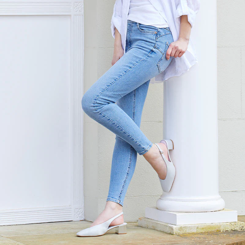 Verity: Pale Grey Leather - Image 2
