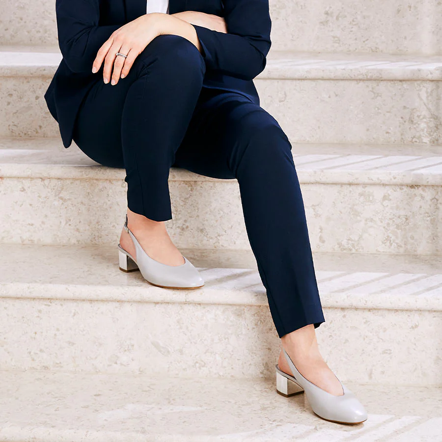 Verity: Pale Grey Leather - Image 5